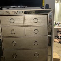 Mirrored dresser-Gold