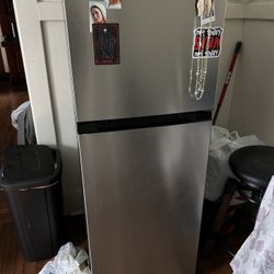 Medium Sized Refrigerator For Sale! 