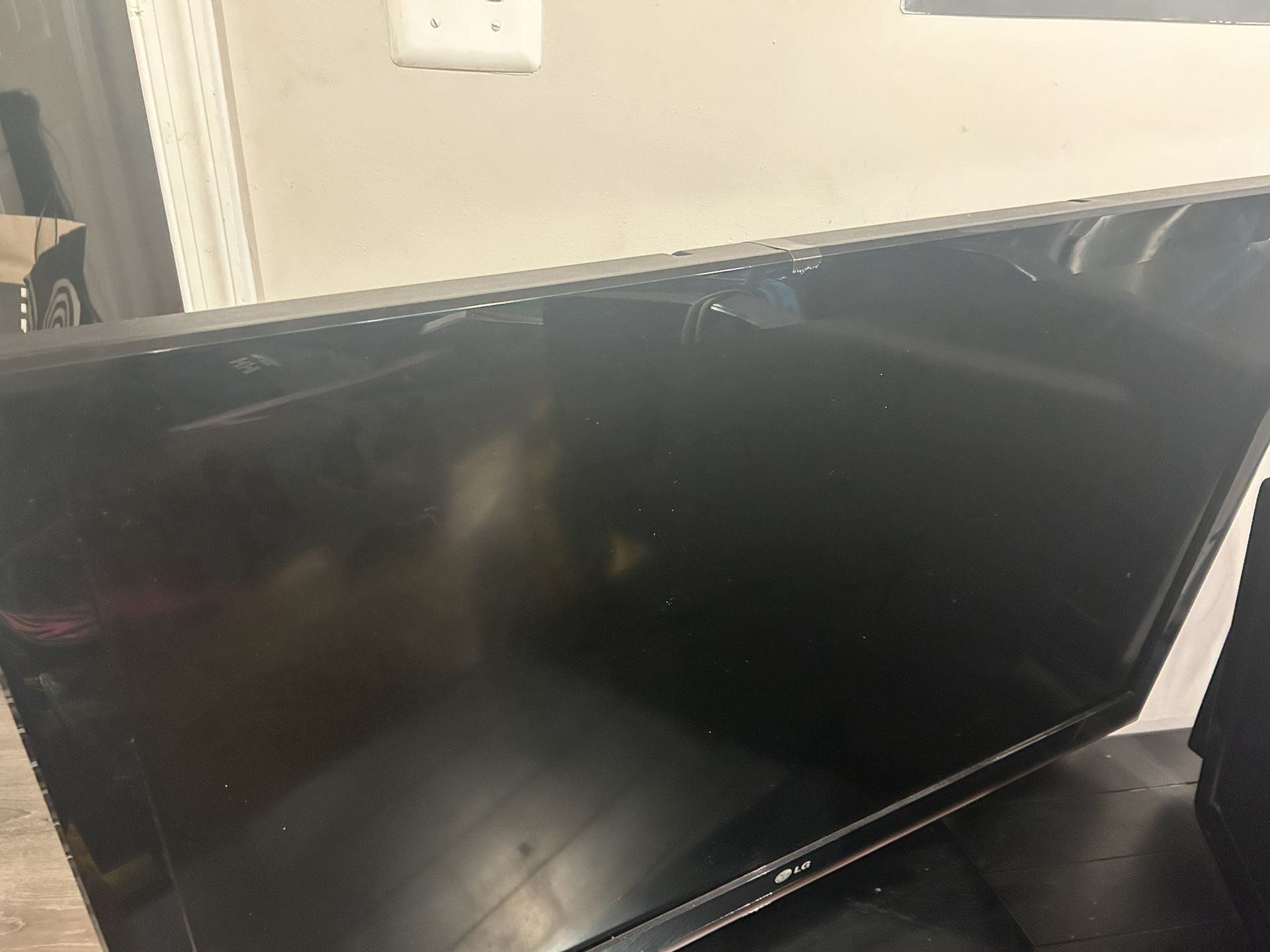 40” LG Flat Screen