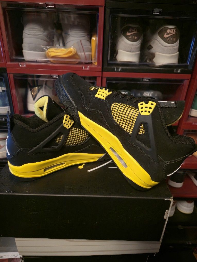 Jordan 4 Retro Thunder (2023) DS Sz 10.5