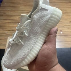 YEEZY 350 TRIPLE WHITE 