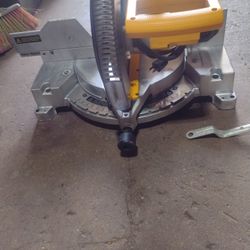 DW705 12" COMPOUND MITER SAW