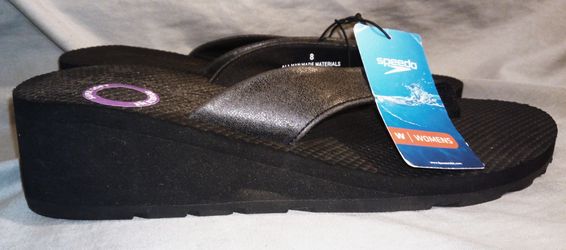 Speedo women's flip flops super soft leather NEW