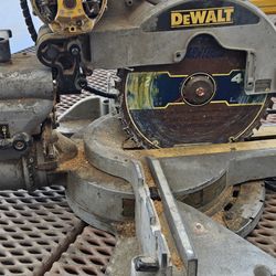 Dewalt (DWS780) 12-inch Double Bevel Sliding Compound Miter Saw w/XPS Technology