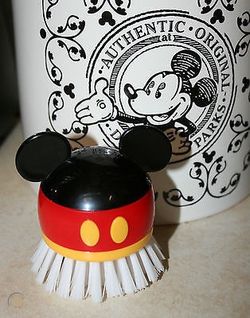 Mickey Dish Scrubber 