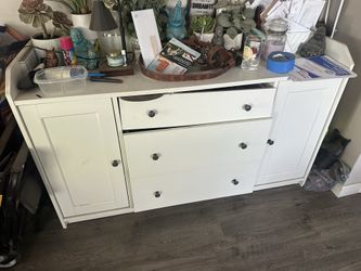 FREE Wide Drawer / Dresser – Needs Minor Repair