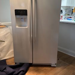 Amana Refrigerator 
