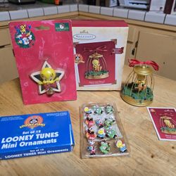 Looney Tunes Tweety Bird Christmas Ornament Set