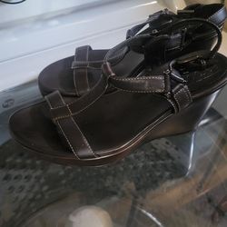 Women's wedge sandal size 7