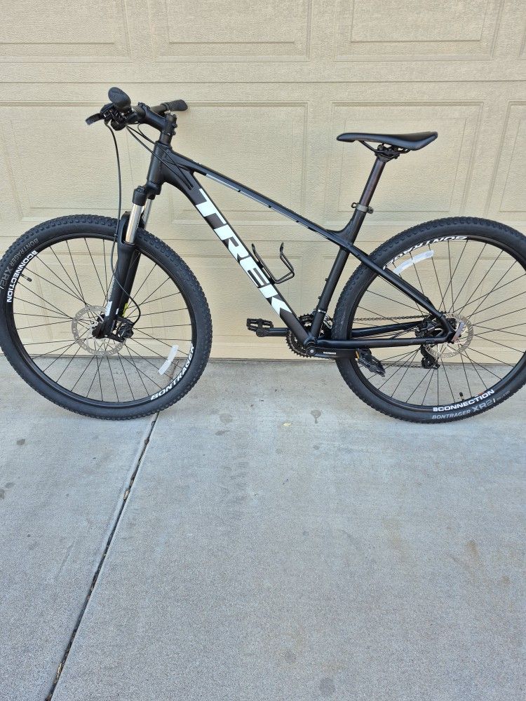 TREK MARLIN 5 MOUNTAIN BIKE, 29ER (LARGE FRAME)