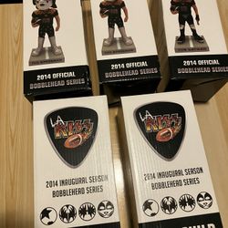 5.  2014. LA. Kiss Bubble Heads 