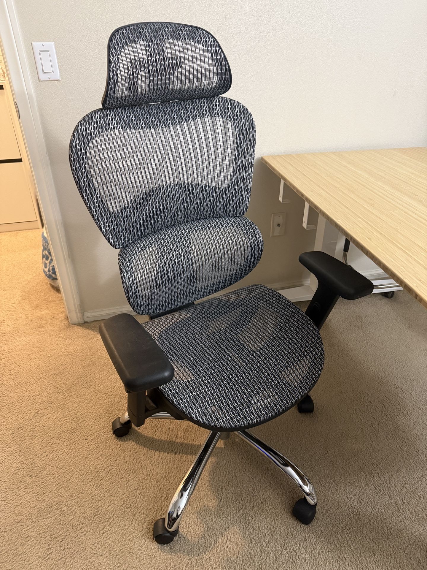 Ergonomic Mesh Office Chair With Headrest