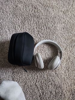 Beats studio pro (willing to work with prices)