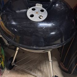 Weber Original Kettle Premium Charcoal Grill, 22-Inch, Black