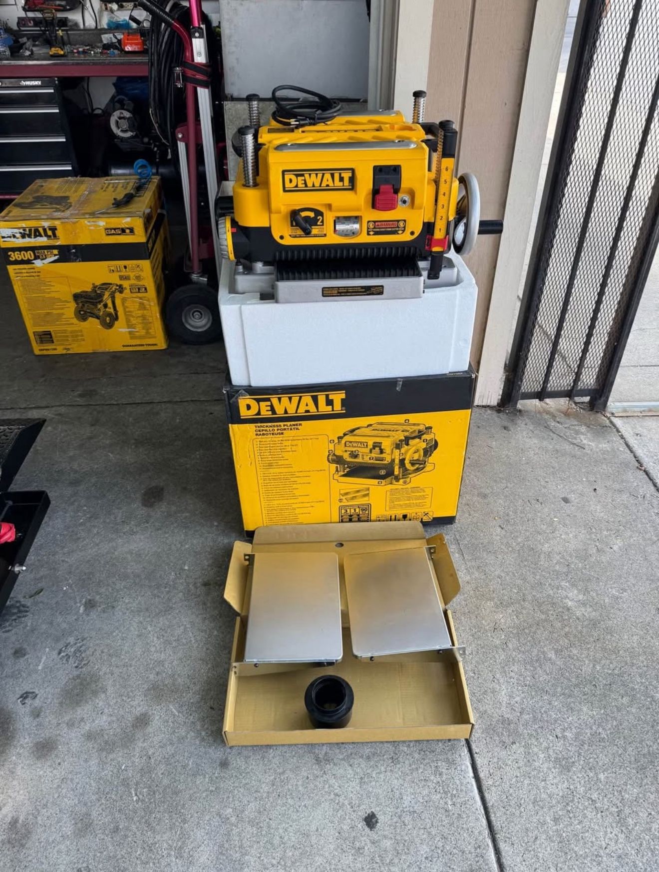DEWALT 15 Amp Corded 13 in. Heavy-Duty 2-Speed Bench Planer In Feed Table and Out F