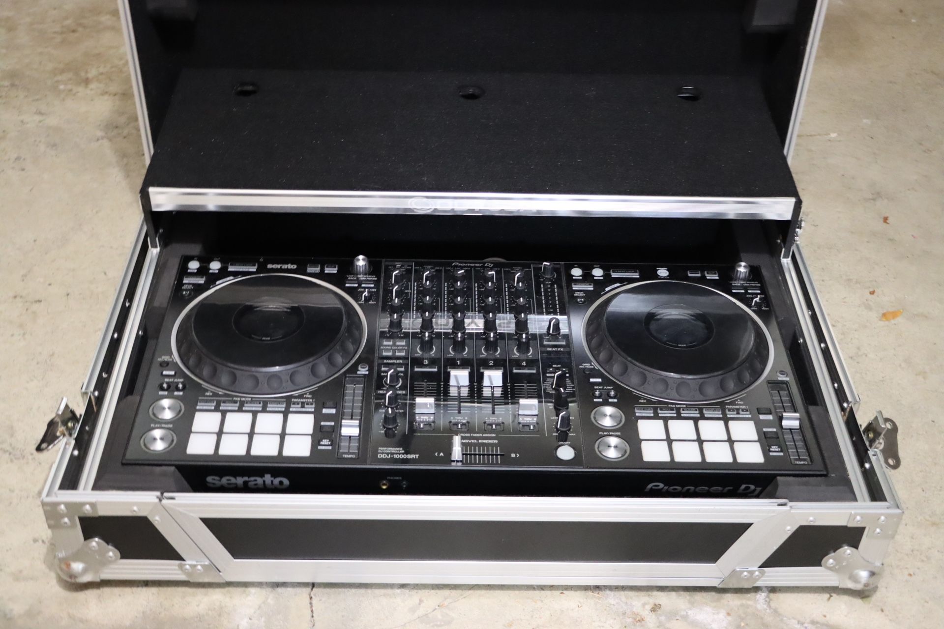 Pioneer DDJ 1000SRT with Flight Case