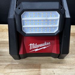 Milwaukee Light 4000 Lumens 