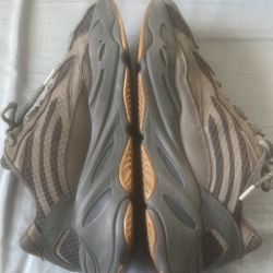 Adidas Yeezy 700v2