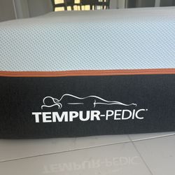 King Tempurpedic LuxeBreeze Pure Cool Max mattress less than a year old! I deliver or come see first  Only selling so i can get a split King  Retail $