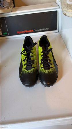 Soccer shoes