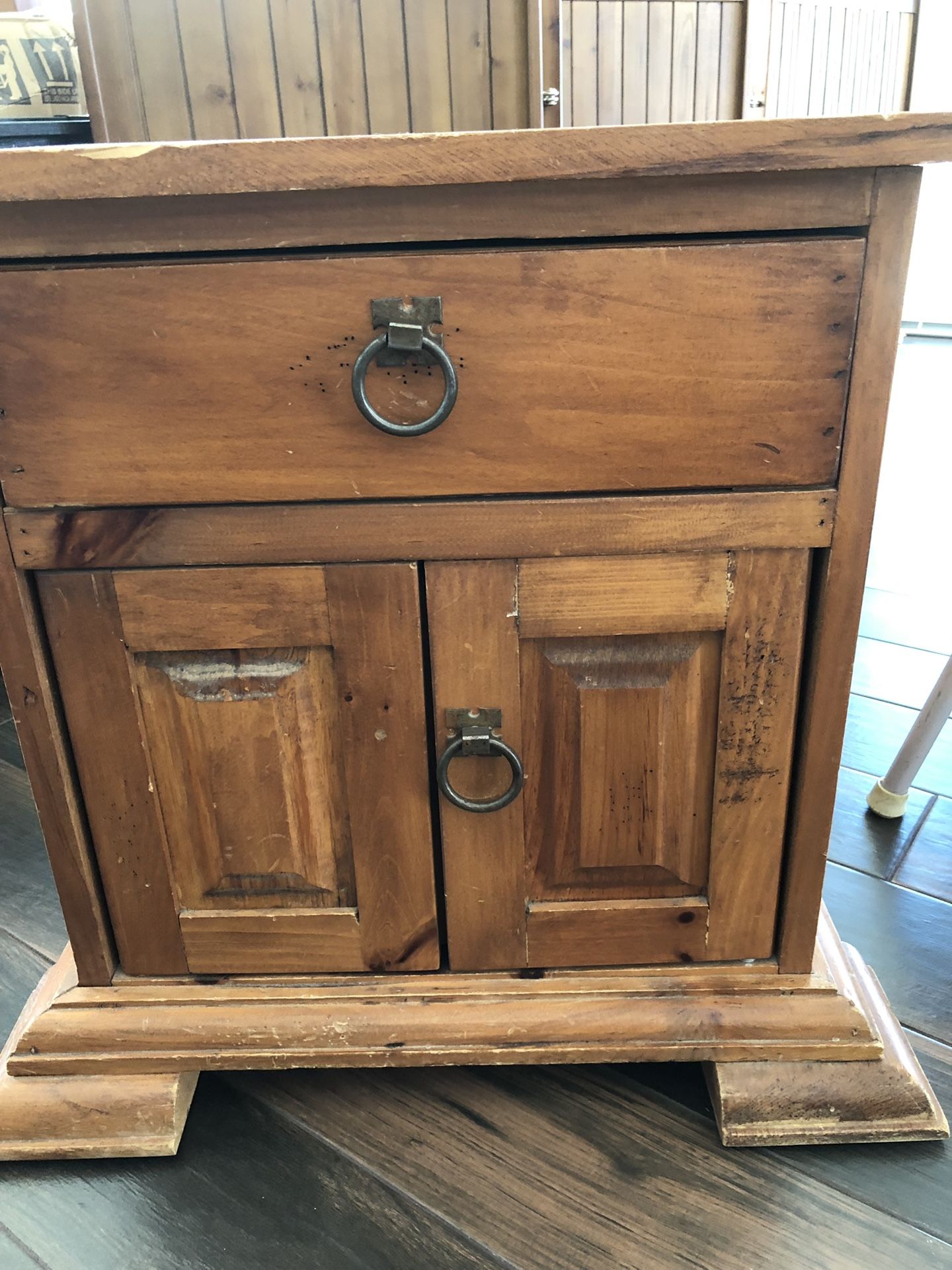 Jerome’s Furniture side table for Sale in San Diego, CA OfferUp