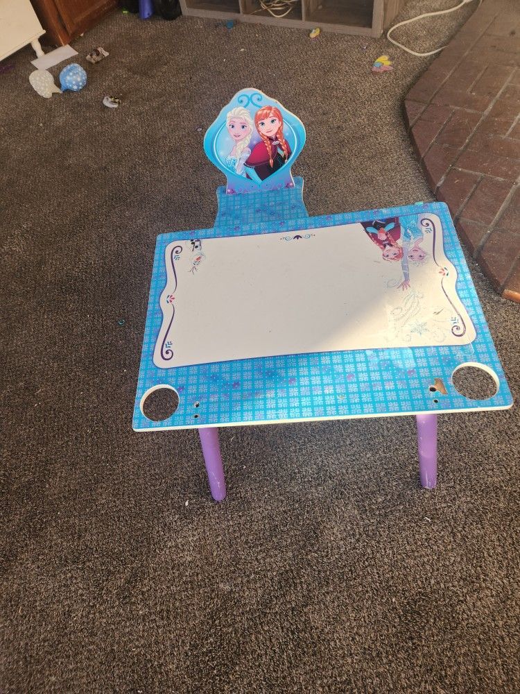 Kids Frozen table and Chair