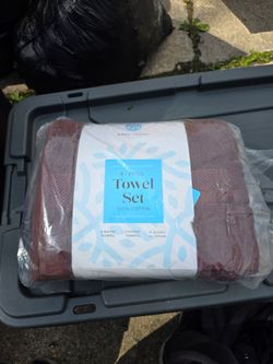 8 Piece Towel Set
Brown