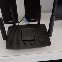 Linksys Tri-Band Wi-Fi Router AC2200