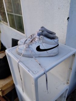 Nike 9.5 Shoes