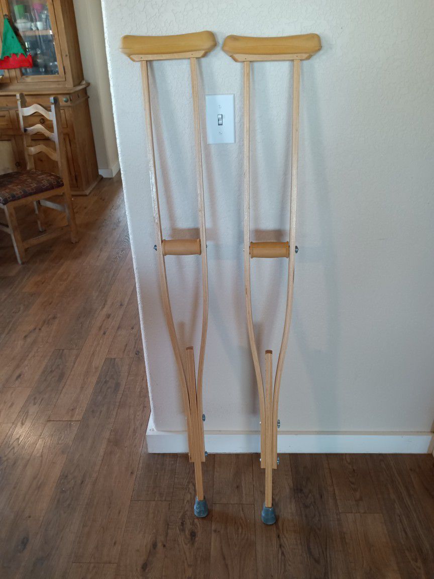 Crutches, Adjustable Size 