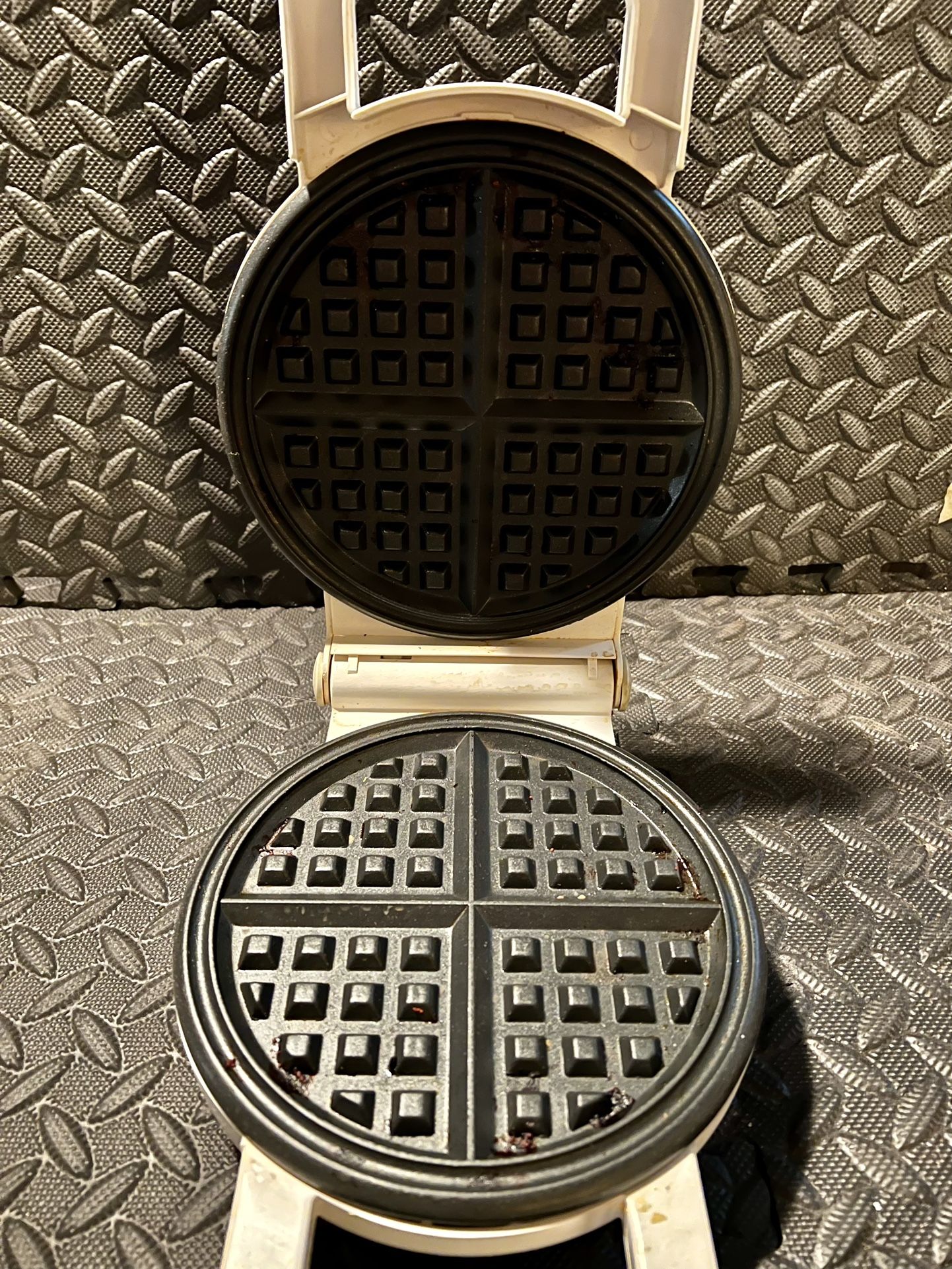 Sunbeam Waffle Maker / Iron