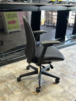 HUGE CHAIR SALE! Steelcase Amia High End Ergonomic Office Chair