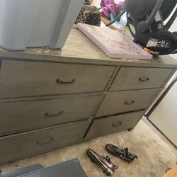 Dresser With Mirror 