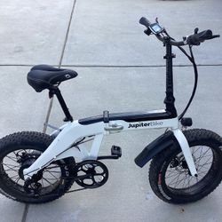 E-bike - Juniper Defiant Fat Tire Folding Bike (NEW BATTERY NEEDED)