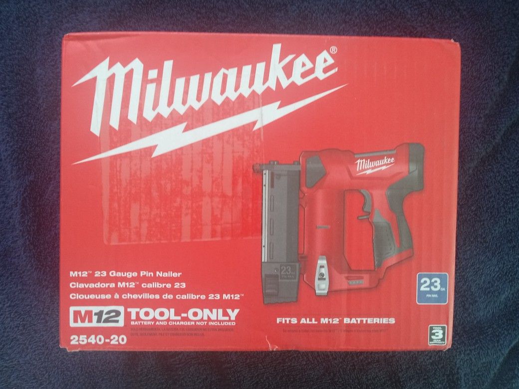 Milwaukee
M12 12-Volt 23-Gauge Lithium-Ion Cordless Pin Nailer (Tool-Only)