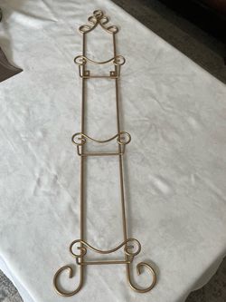 Decorative brass metal wall plate rack with scrollwork. 38” Tall