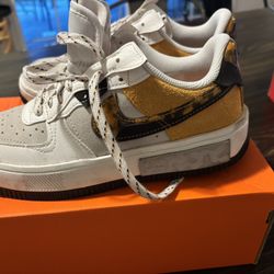 Women’s Nikes Size 61/2 