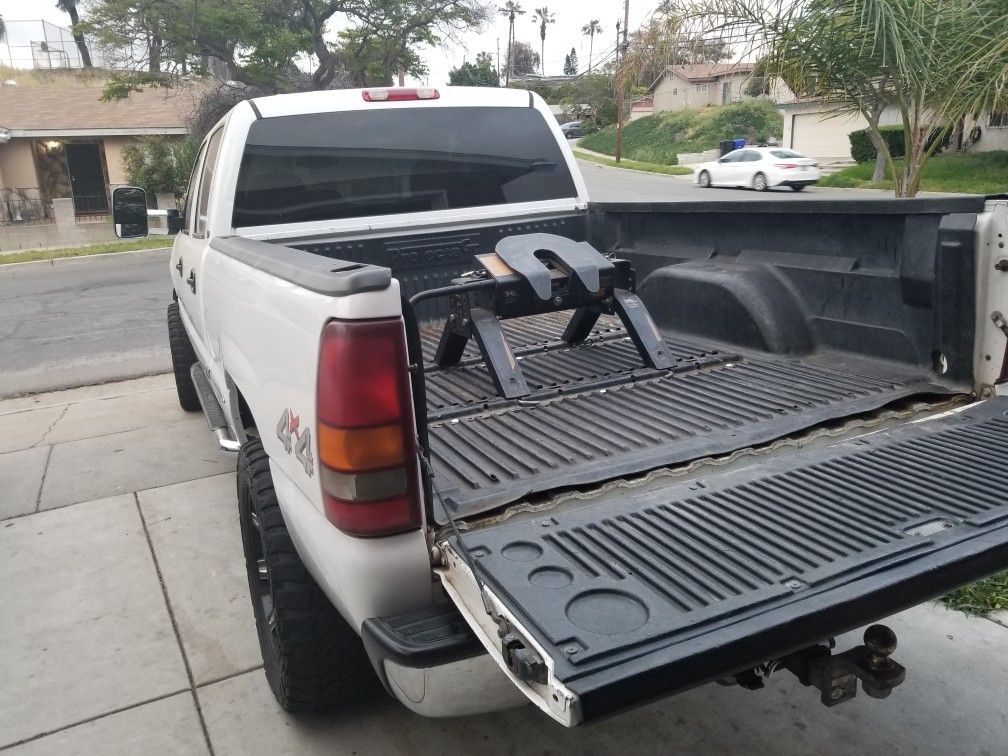 Fifth wheel ..trailer