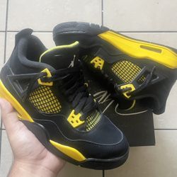 Jordan 4 Thunders