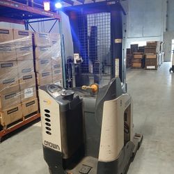 Crown Stand Up Reach Truck RR5210-35