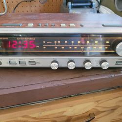 Vintage Clock Radio