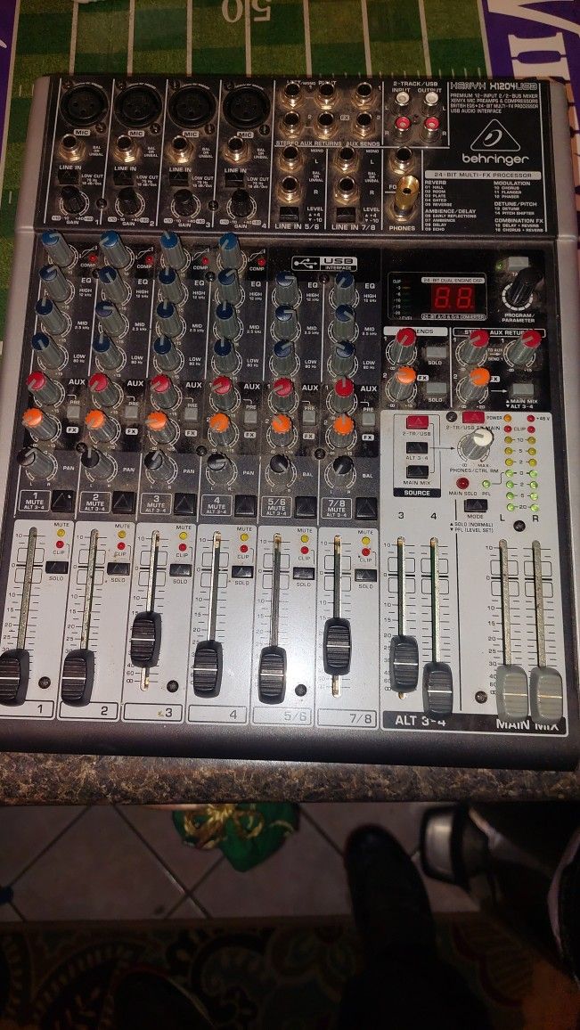Behringer XENYX X1204 USB