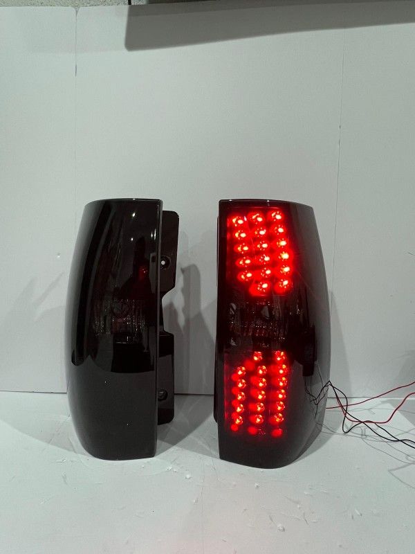 GMC Yukon 2007-2014 Tail Lights