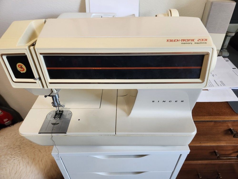 Singer Touch Tronic 2001 Sewing Machine