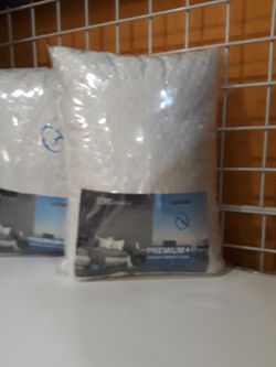 Memory foam pillow for queen
