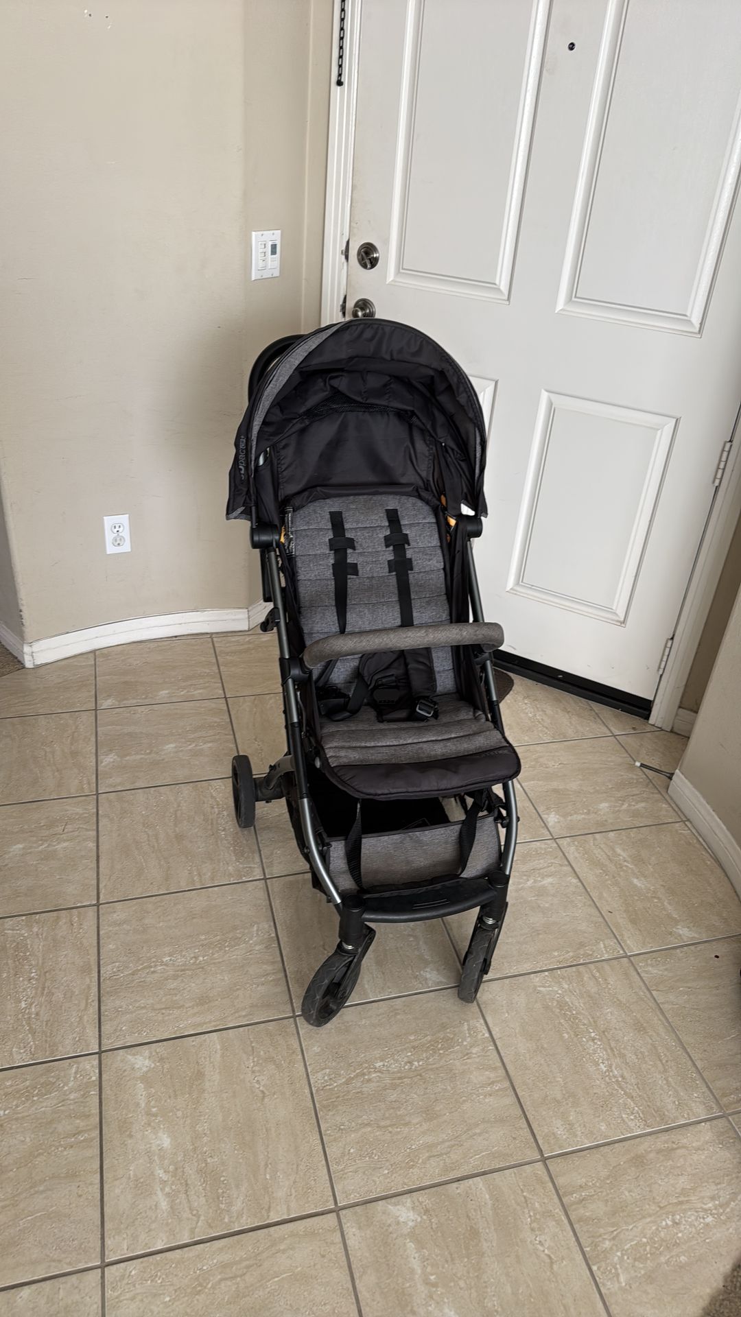 Compact single stroller