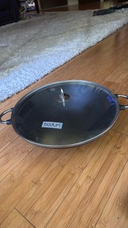Bodum 14.5” cast iron wok - like new