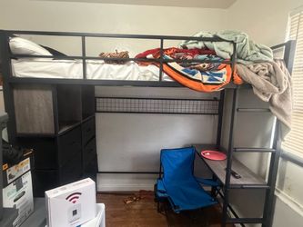 Bunk bed with mattress