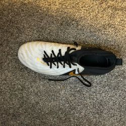 SOCCER CLEATS (Nike Phantom Luna 2 Club Fg )
