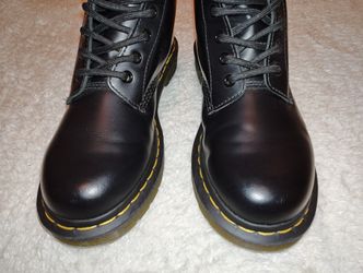 DR. MARTEENS WOMENS LEATHER LACE UP BOOTS - SALE